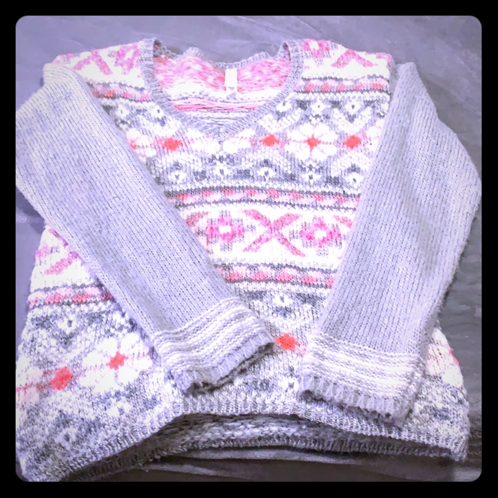 ⭐️B1G1FREE⭐️ Aeropostale sweater! Pink and gray!